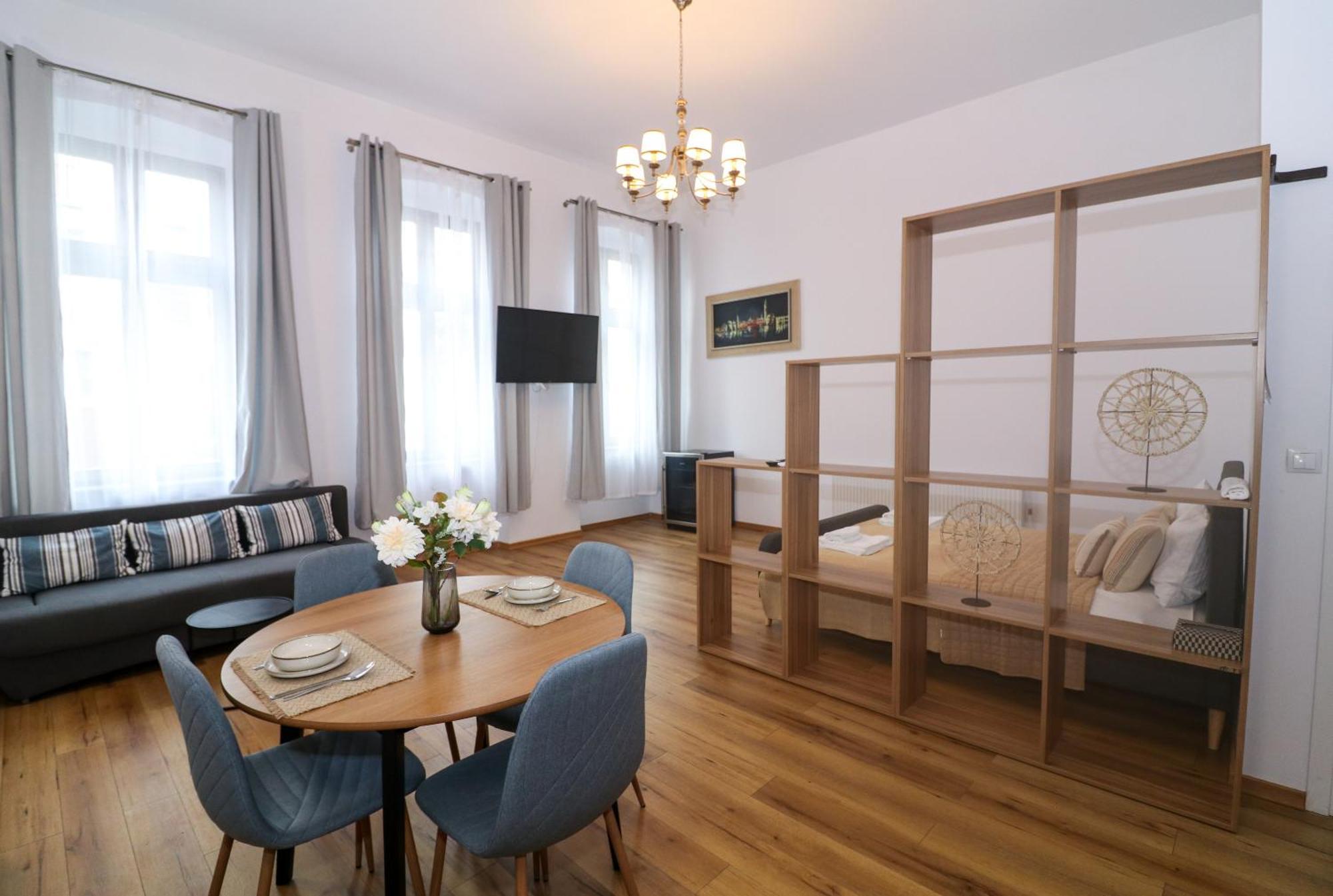 Downtown Apartment *